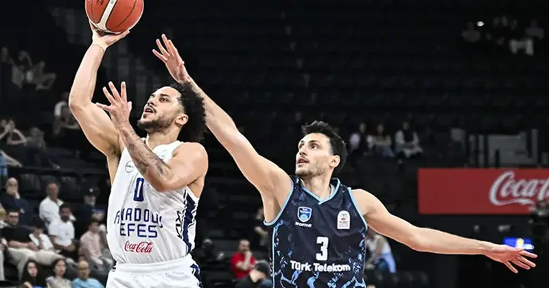 Anadolu Efes sürprize izin vermedi, seride öne geçti... Anadolu Efes Türk Telekom maç sonucu 86 75 Fanatik Gazetesi Basketbol Haberleri Spor
