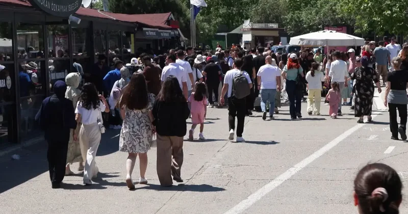 Kurban Bayramı nı İstanbul da geçirenler sahillere akın etti
