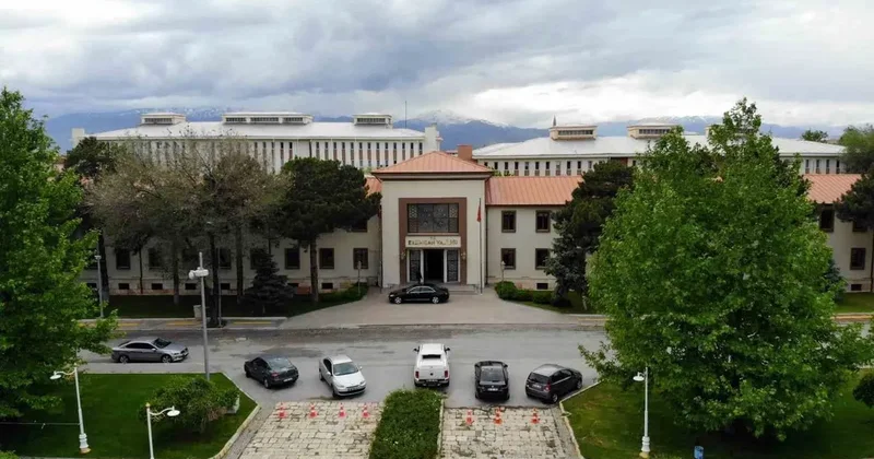 Erzincan’da cadde ve sokaklar boş kaldı