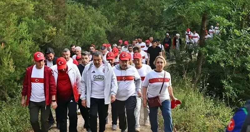 Bakan Tekin Sakarya’da öğretmenlerle ormanda yürüyüşe katıldı