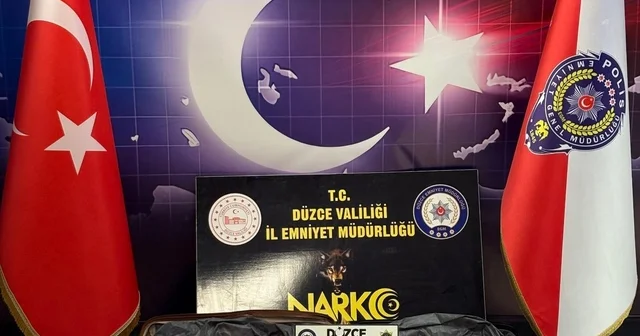 İstanbul dan Samsun a uyuşturucu sevkiyatına Düzce polisi Dur dedi Düzce de 51 kilogram sentetik ecza ele geçirildi: 1 gözaltı Düzce Haberleri Habertürk Yerel Haberler
