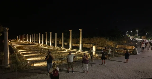 Modern ve antik yaşamın bir arada olduğu Side Antik Kenti nde tarihe yolculuk Antalya Haberleri Habertürk Yerel Haberler