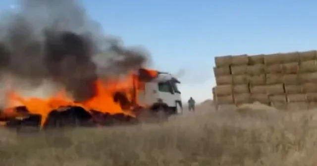 Şanlıurfa da balya yüklü tırda korkutan yangın VİDEO İZLE