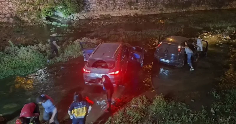 Makas atan otomobille birlikte iki araç dereye uçtu: 6 yaralı