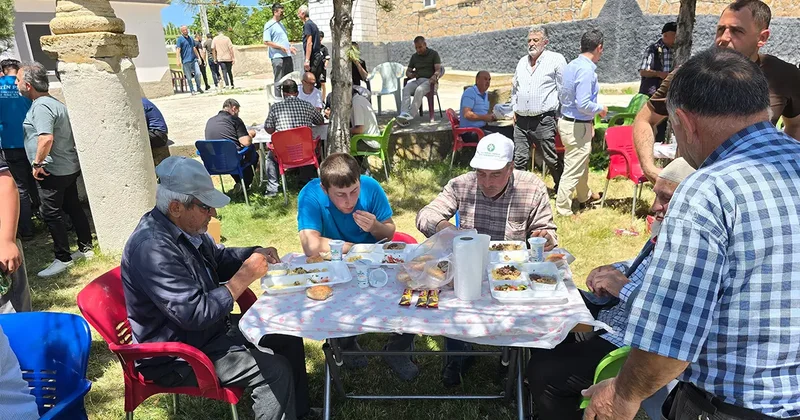 Aşure birliğe sebep oldu, onlarca kişi sofrada buluştu