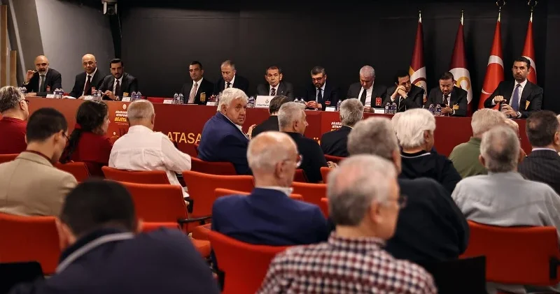 Galatasaray da tarihi gün: Dursun Özbek e tüm yetkiler verildi Futbol Haberleri