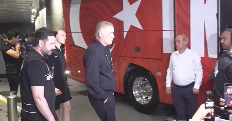 Dünya Kupası na veda eden A Milli Futbol Takımı yurda döndü Fanatik Spor Haberleri Video