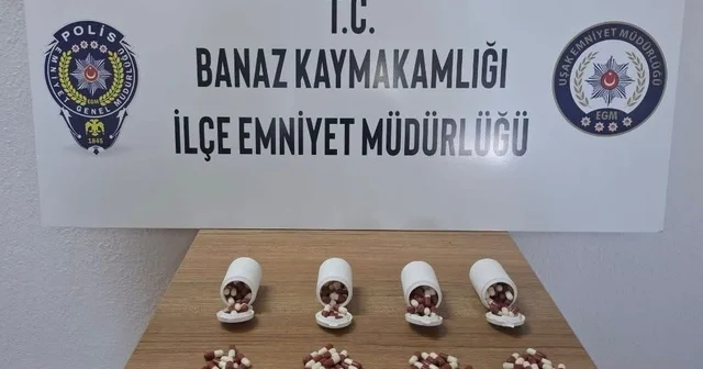 Uşak ta polisten kaçan araçtan atılan poşette 197 adet sentetik ecza hapı ele geçirildi Uşak Haberleri Habertürk Yerel Haberler