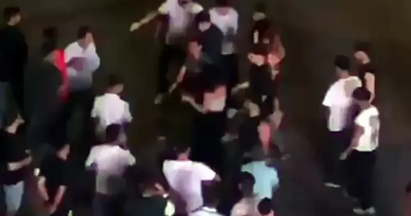 Esenyurt’ta halaydaki kadınların kavgasına erkekler dahil oldu; ortalık savaş alanına döndü