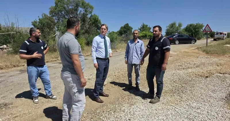 Kemaliye’de 16 köyü birbirine bağlayan yolda asfalt mesaisi
