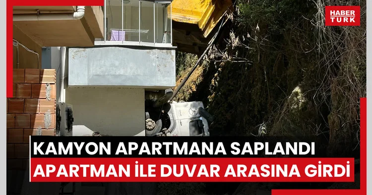 Kamyon apartmana saplandı
