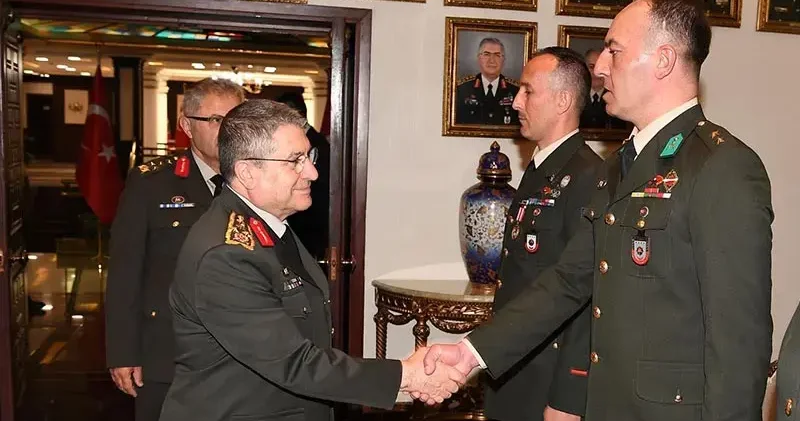 Genelkurmay Başkanı Bayraktaroğlu, Kara Kuvvetleri Komutanı Tokel i kabul etti