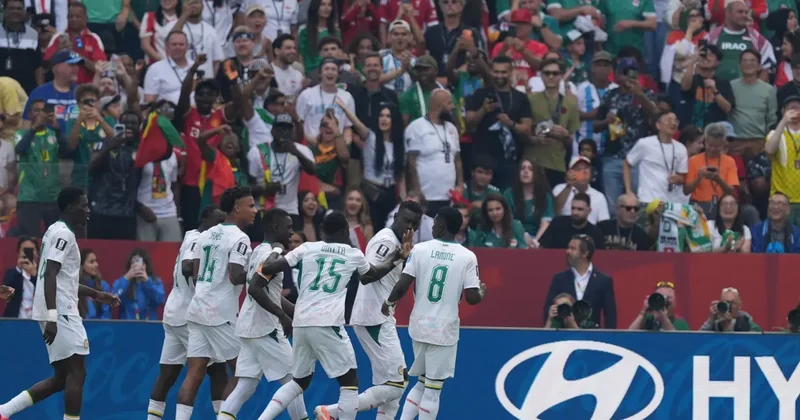 Sıfır puanları vardı! Senegal gol yağdırıp son 32 için umutlandı