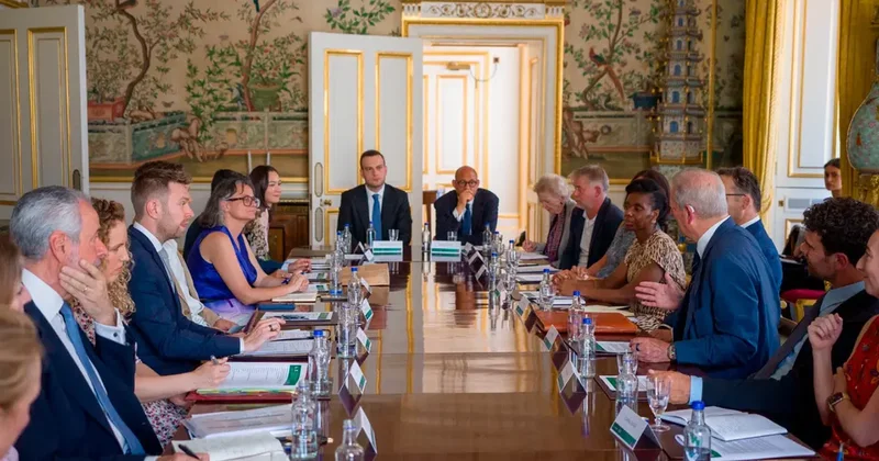 Buckingham Sarayı’nda iklim eylemi buluşması: Samed Ağırbaş öncülüğündeki toplantıda iklim liderleriyle küresel çözümler değerlendirildi