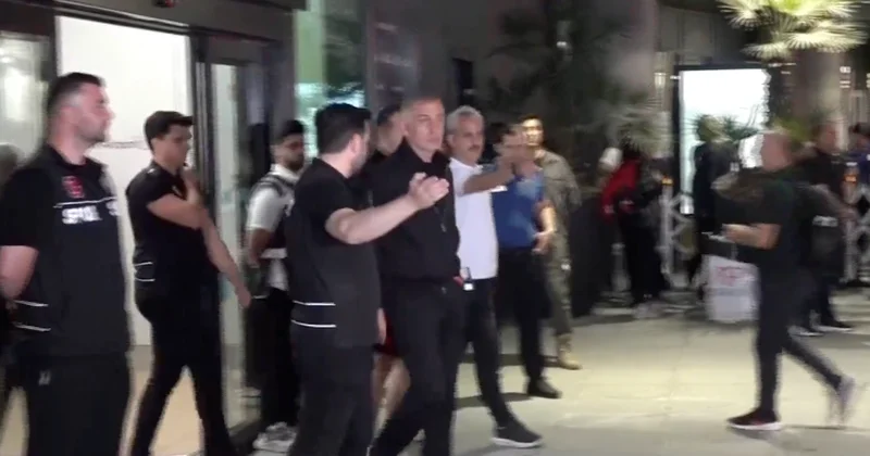 Konvoyla gittiler, sessiz sedasız geldiler! A Milli Takım yurda döndü Sözcü Gazetesi