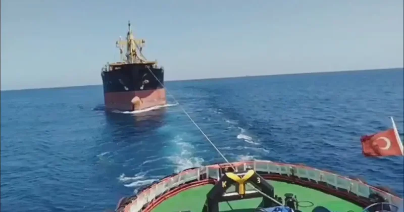 İstanbul Türkeli Feneri açıklarında arızalanan yük gemisi kurtarıldı