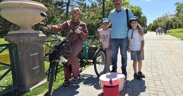 Eskişehir de 2 minik simitçi ilgi odağı oldu Çocukların babası Beytullah Elik: Amacımız, para nasıl kazanılıyor, nasıl harcanıyor, bunları öğrenmeleri Eskişehir Haberleri Habertürk Yerel Haberler