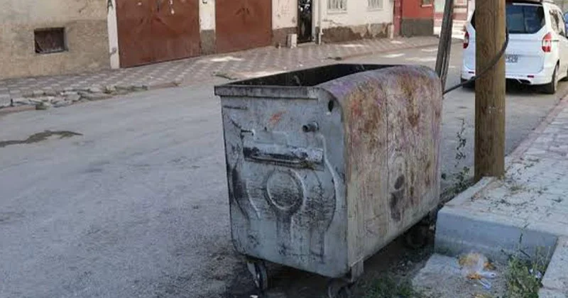 Akyazı da bebek çöp konteyneri yanında bulundu