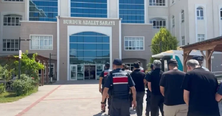Milyarlarca liralık para hareketliliği tespit edildi! 28 il merkezli operasyonlarda 206 şüpheli yakalandı