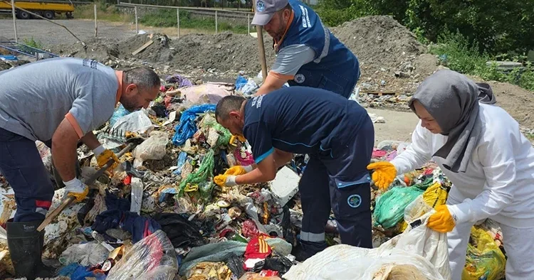 Altın dolu çantayı yol kenarına bırakıp gitti, döndüğünde hayatının şokunu yaşadı!