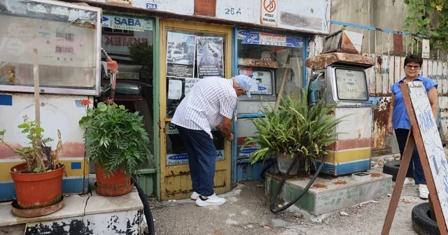 Baba hatırası olan 92 yıllık akaryakıt istasyonu nostaljik görünümüyle dikkat çekiyor 92 yıllık akaryakıt istasyonu geçmişe ışık tutuyor Adana Haberleri Habertürk Yerel Haberler