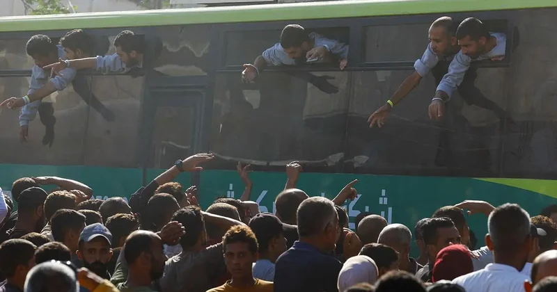 İsrail, Gazze den alıkoyduğu 60 Filistinli esiri serbest bıraktı