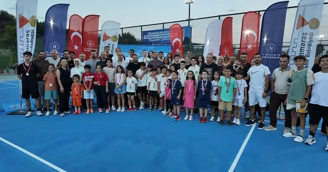 15 Temmuz Spor Vadisi nde ödüllü tenis turnuvasında şampiyonlar belli oldu Kahramanmaraş Haberleri Habertürk Yerel Haberler