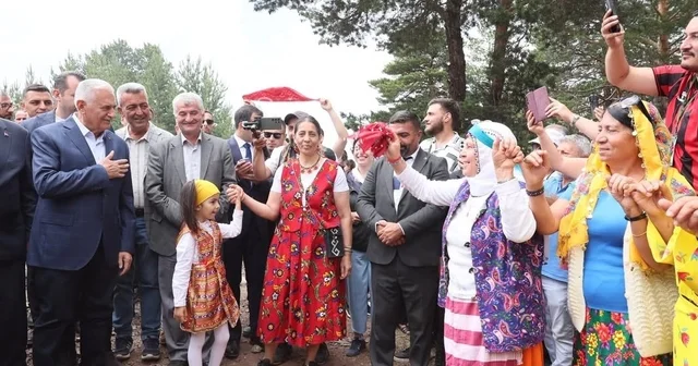 Binali Yıldırım Refahiye deki Orçul Festivali nde vatandaşlarla buluştu Erzincan Haberleri Habertürk Yerel Haberler