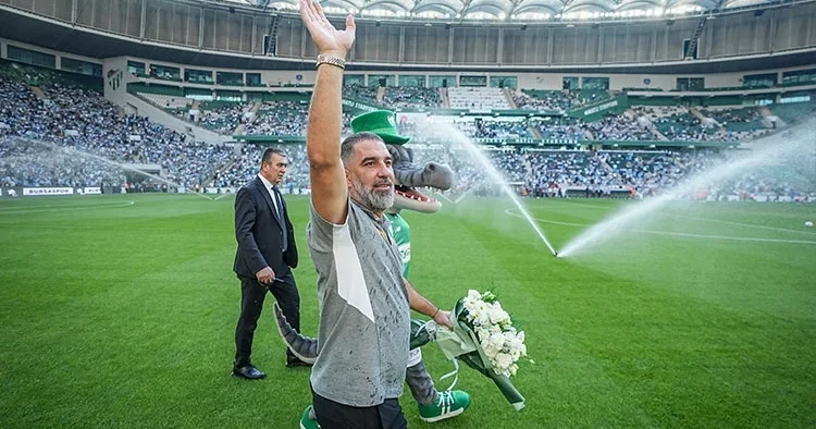Bursa da Arda Turan a sevgi seli!