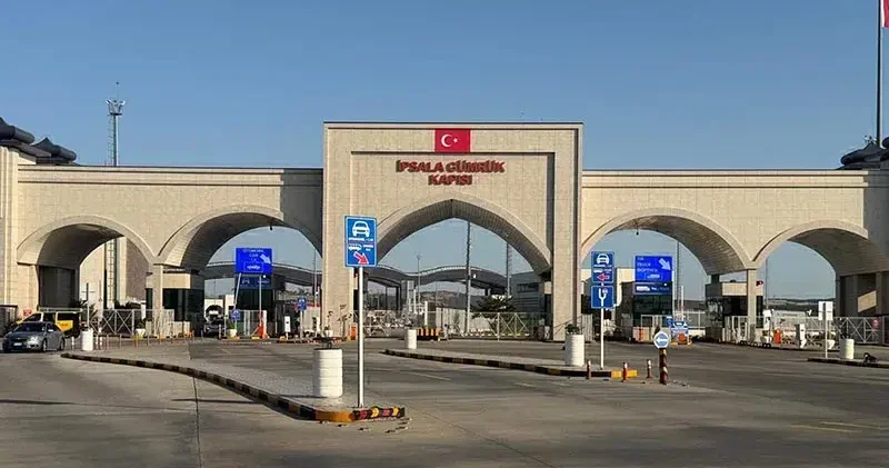 Yunanistan a açılan sınır kapılarında giriş ve çıkışlar durdu