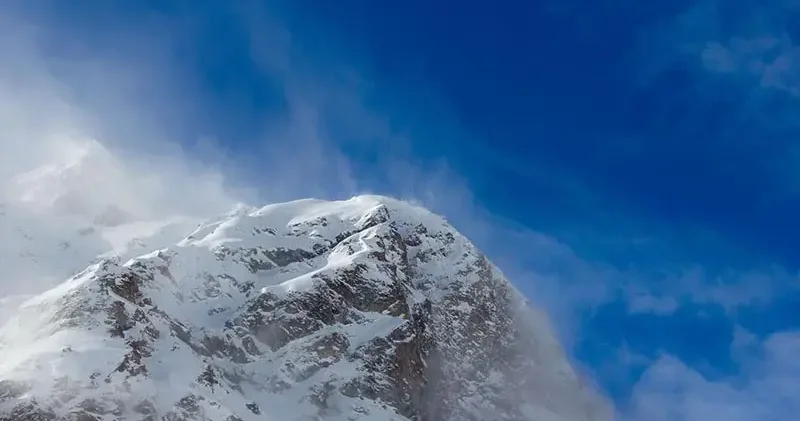 Elbruz Dağı nda kar fırtınası nedeniyle 5 dağcı hayatını kaybetti
