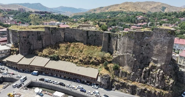 Bitlis Kalesi nde kazılar büyük ölçüde tamamlandı Tarihi yapılar restorasyona hazır hale getirildi Bitlis Haberleri Habertürk Yerel Haberler