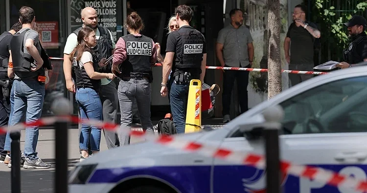 Paris te bıçaklı saldırgan dehşet saçtı: İzindeki polis felaketi önledi