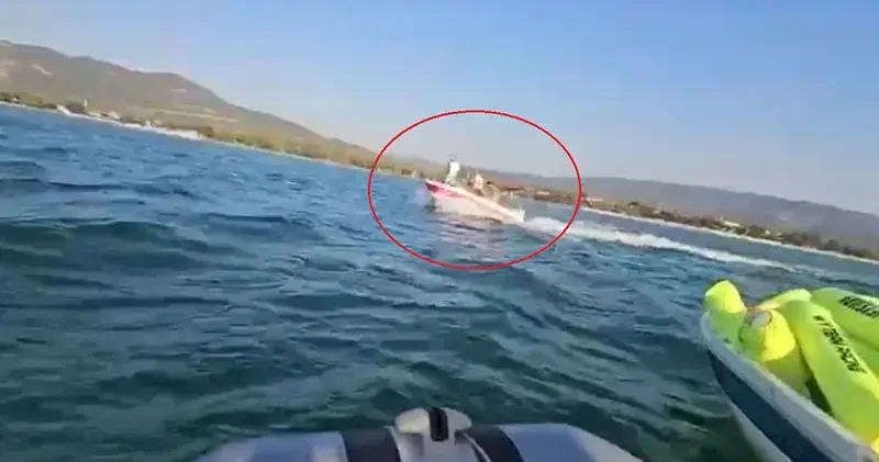 İznik Gölü nde bottan düşen 3 kişiyi vatandaşlar kurtardı: Olay anı kamerada