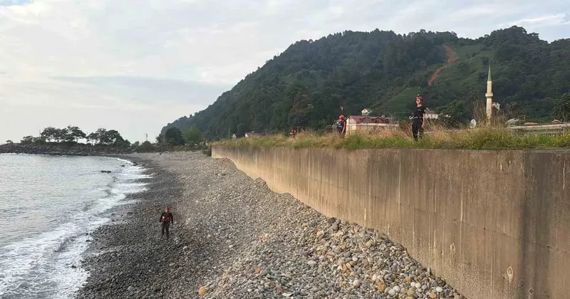 Rize’de kaybolan küçük çocuk için Artvin sahilinde arama başlatıldı