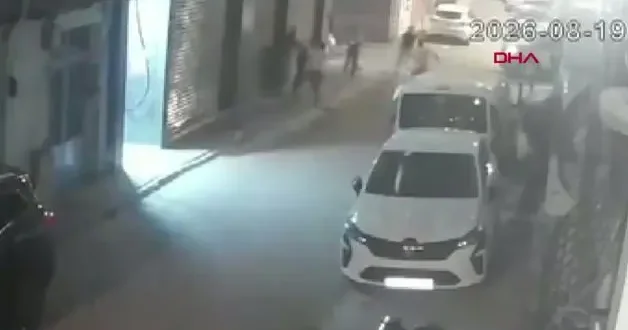 Kadına şiddeti engellemek isteyen polisleri bıçakladılar: 4 şüpheli tutuklandı