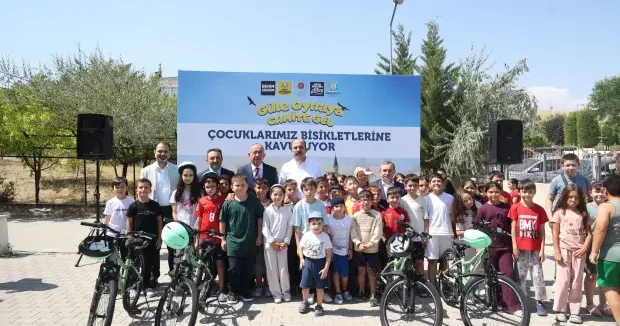 Konya haberleri Konya da 40 gün camiye sabah namazına gelen çocuklara bisiklet hediye edildi 27 Ağustos 2026