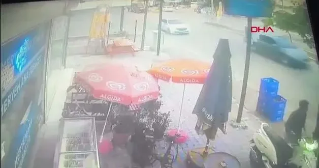 Adana da traktörden kopan römork kaldırımdakileri biçti!