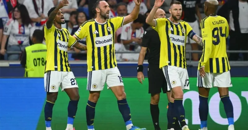 Fenerbahçe 18 yıl sonra Şampiyonlar Ligi’nde! Aziz Yıldırım soyunma odasına indi, prim müjdesini verdi Son Haberler