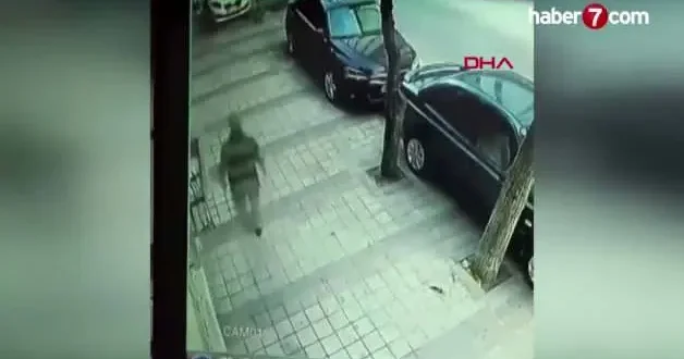 Sultangazi de akılalmaz hırsızlık: Kadın kıyafetiyle girdiği evden altın çaldı