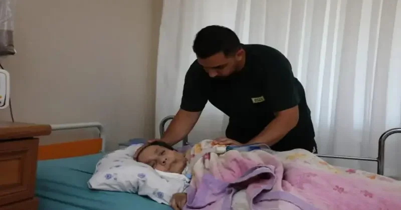 Yok böyle vefa! İşini bıraktı, 3 yıldır yatalak annesine bakıyor