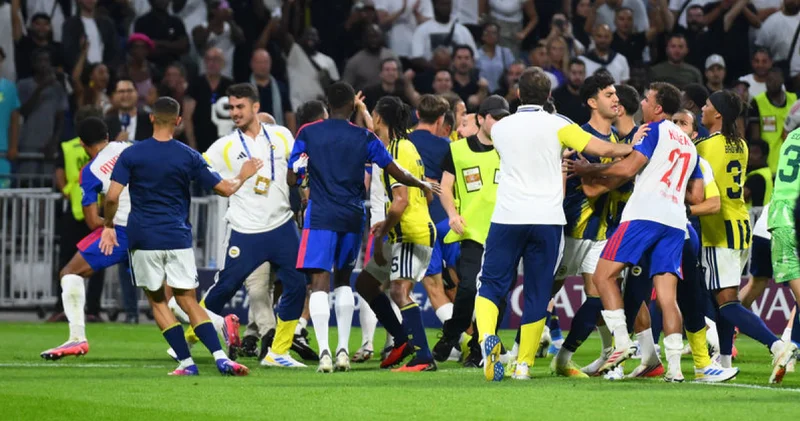 Fenerbahçe 17 yıl sonra Şampiyonlar Ligi ne katıldı! Lyon maçı sonunda kavga çıktı