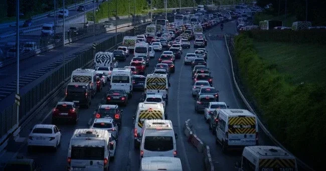 İstanbul da okul alarmı: Ulaşım ve trafik tedbirleri belirlendi