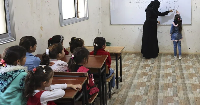 Suriye de ilkler peş peşe geliyor: Kürtçe, seçmeli ders olacak