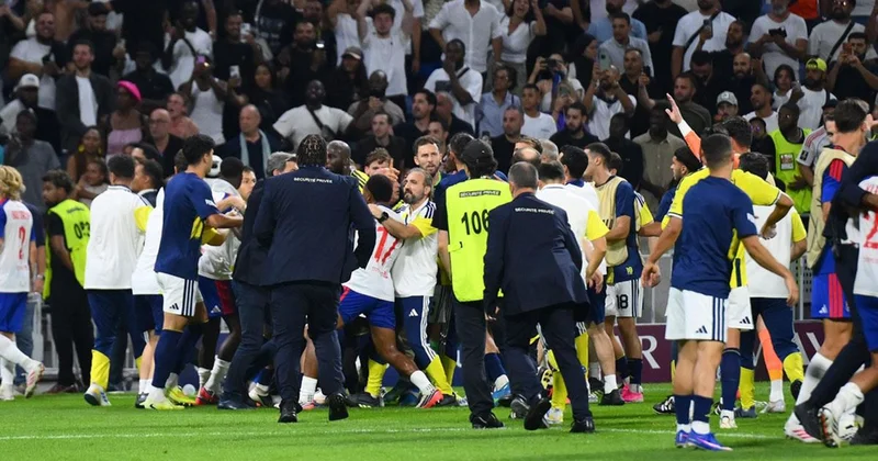 Fenerbahçe Lyon u sadece Şampiyonlar Ligi nden etmedi! Fransız ekibinde büyük kriz