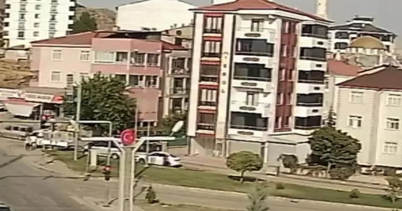 El freni çekilmeden bırakılan otomobil cadde boyu ilerleyip tarlaya uçtu