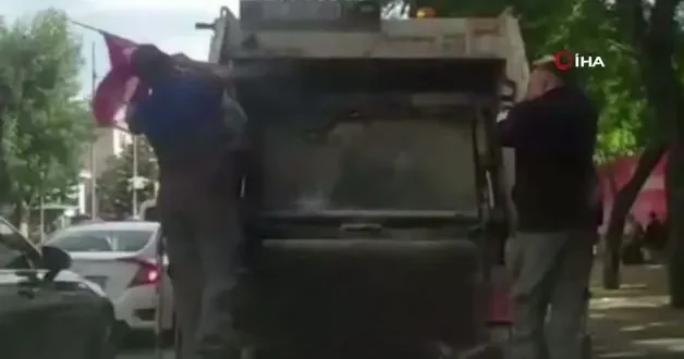 Temizlik işçilerinin bayrak hassasiyeti kamerada