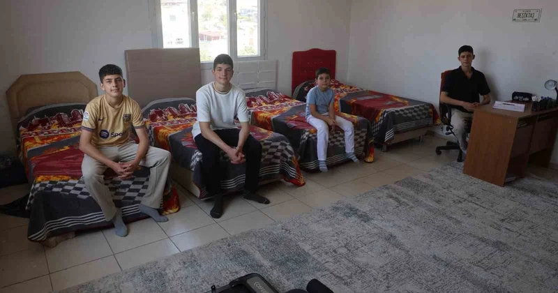 İdlib den Hatay a gelen Münir, depremin ardından tıp fakültesine yerleşti: Vatandaş olmadığı için bursa başvuramıyor