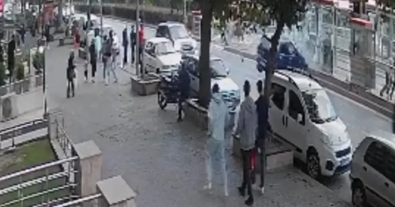 Kayseri’de otomobil tramvay durağına çarptı: 1 yaralı