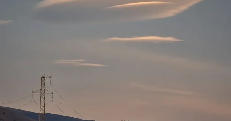 Erzincan’da UFO’yu andıran mercek bulutu ilgi çekti
